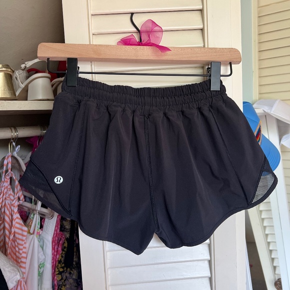 Lululemon Hotty Hot Shorts - Size 4 - 2.5 inseam - low rise - Picture 2 of 7